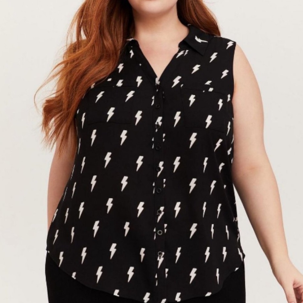 Torrid Lightning Bolt Tank light and flowy 4